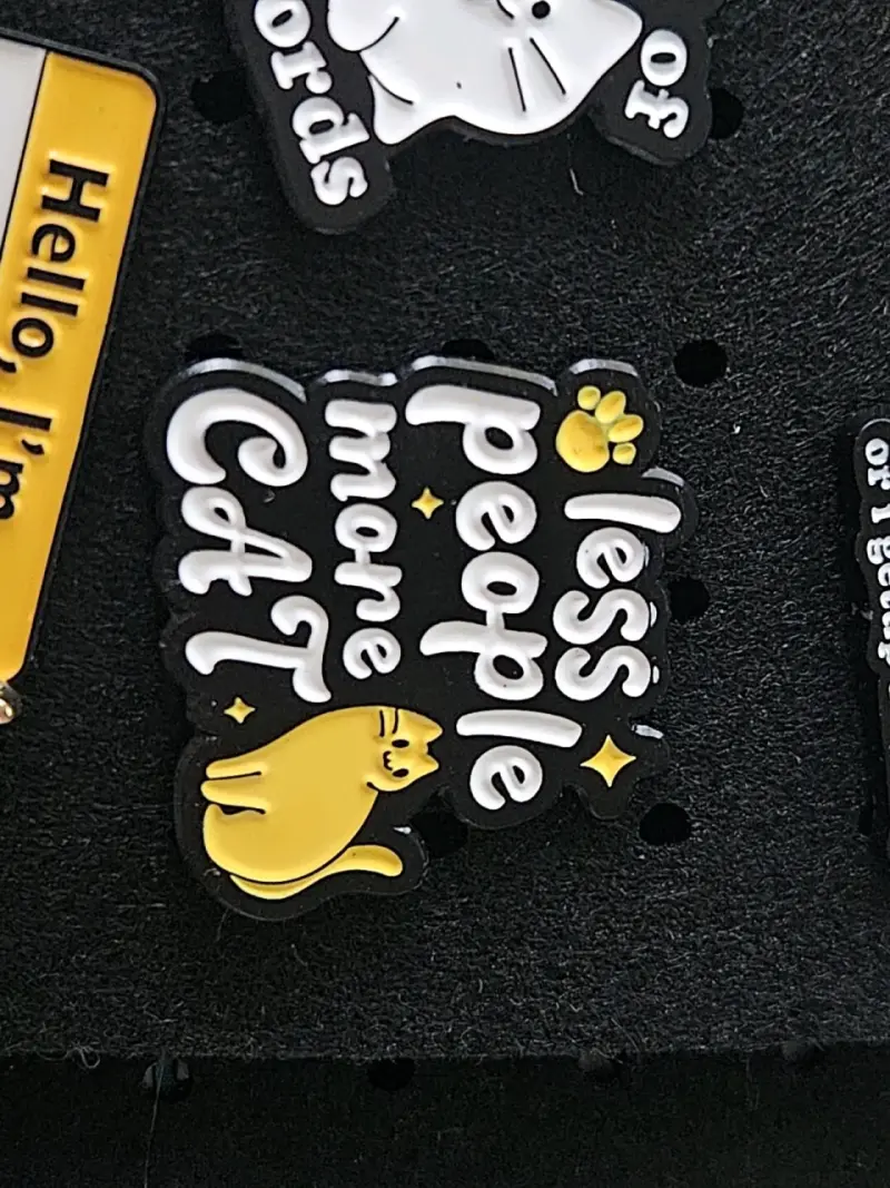 Set de 4 pines de gato con frases divertidas - 3