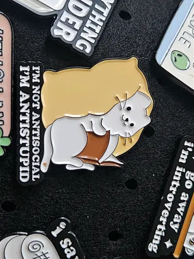 Set de 4 pines de gato con frases divertidas - miniatura 4