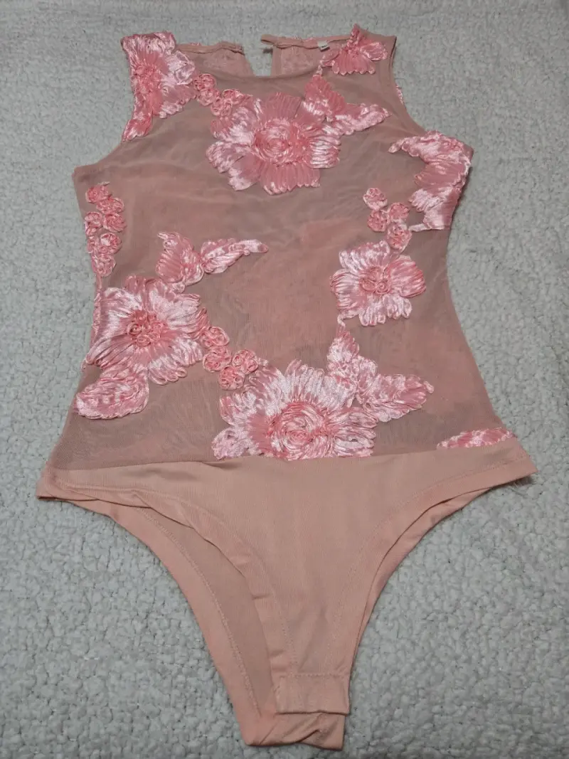 Body de encaje floral en varios colores - 1