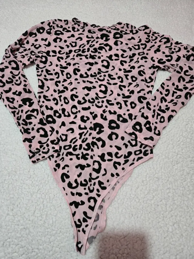 Body de mujer con diseño moderno y elegante - 4