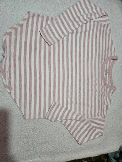 Lote de poleras y suéteres para mujer en varios estilos - miniatura 1