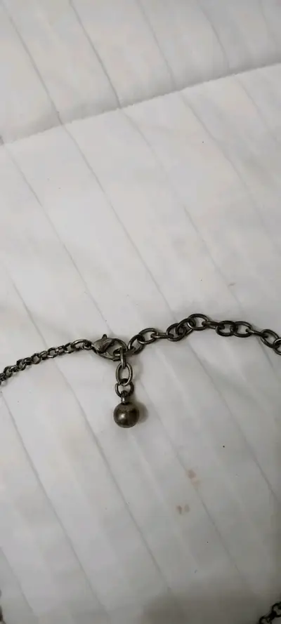 Collar elegante con piedras azules y negras - miniatura 4