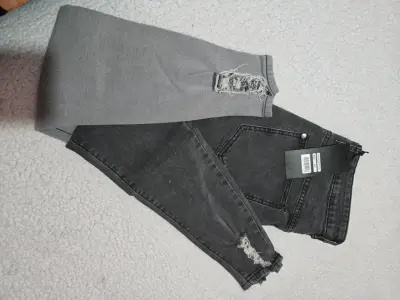 Jeans de mezclilla con diseño desgastado para mujer - miniatura 2