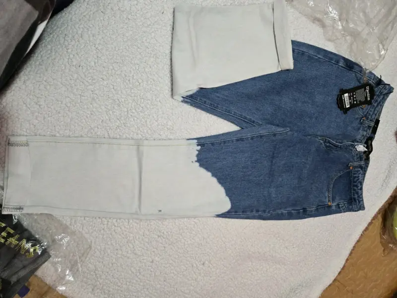 Jeans de mezclilla con diseño desgastado para mujer - 4