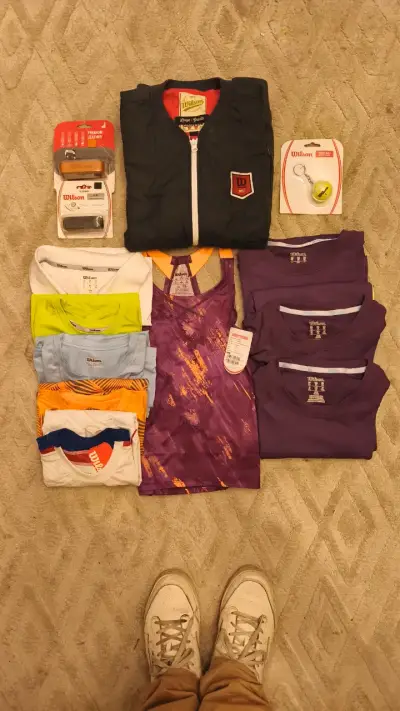 Lote de ropa deportiva y accesorios Wilson - miniatura 2
