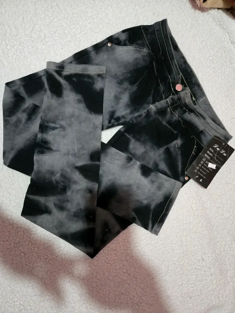 Jeans de mezclilla con diseño tie-dye para mujer - 1