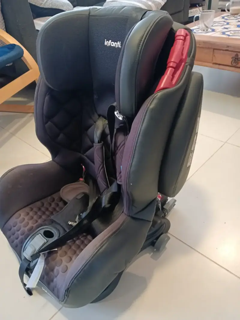 Silla de Auto Infanti Negra con Protección Lateral - 3