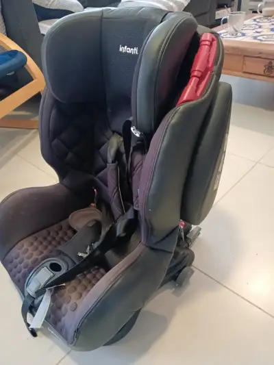 Silla de Auto Infanti Negra con Protección Lateral - miniatura 3