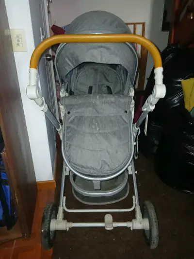 Coche gris - miniatura 1