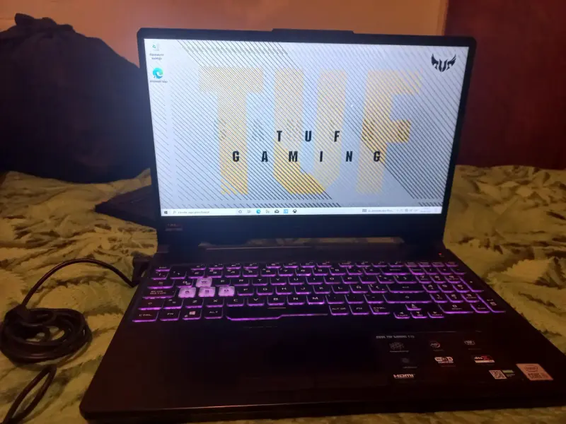 Noteboo ASUS TUF Gaming con teclado retroiluminado - 1