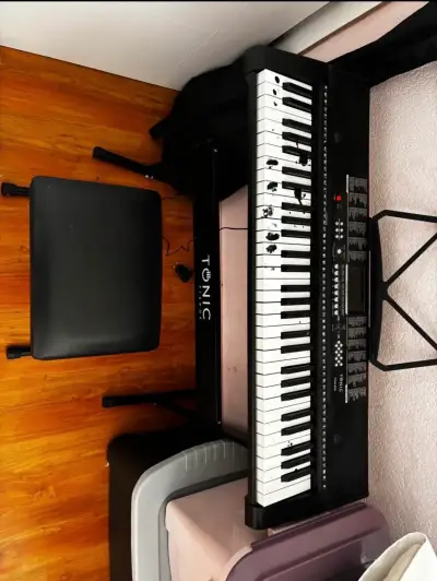 Teclado electrónico Tonic con soporte y banco - miniatura 1