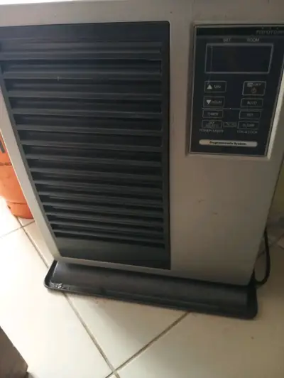 Calefactor a parafina Toyotomi con sistema programable - miniatura 1