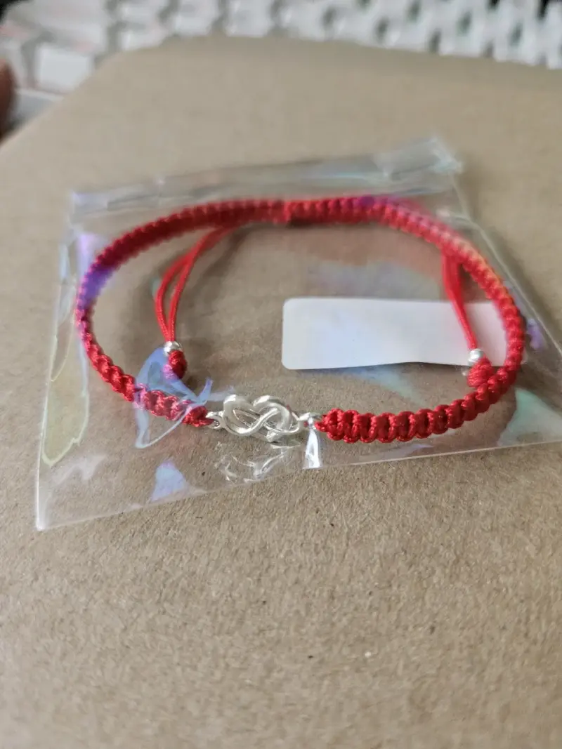 Pulsera roja con símbolo de corazón infinito plata - 3