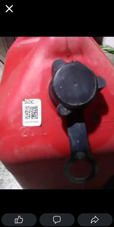 Bidón de gasolina rojo 20L con tapa segura - miniatura 1
