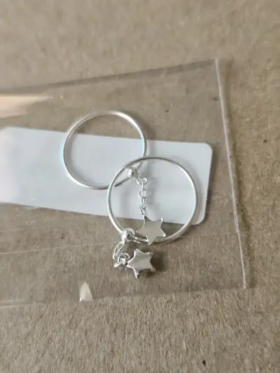 Aros de plata con colgantes de estrellas - miniatura 1