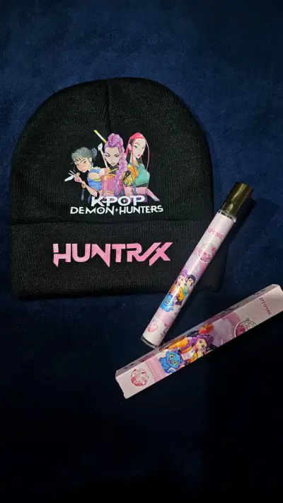Gorro y perfume K-Pop Demon Hunters - miniatura 1