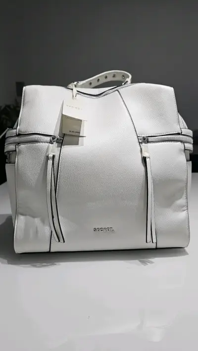 Mochila blanca Secret con diseño elegante - miniatura 1