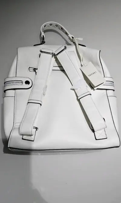 Mochila blanca Secret con diseño elegante - miniatura 2