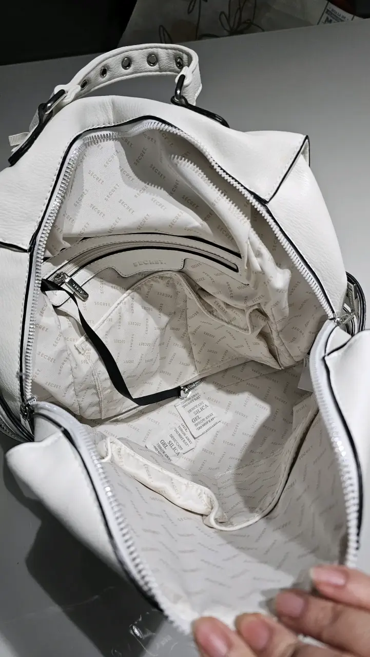 Mochila blanca Secret con diseño elegante - 4