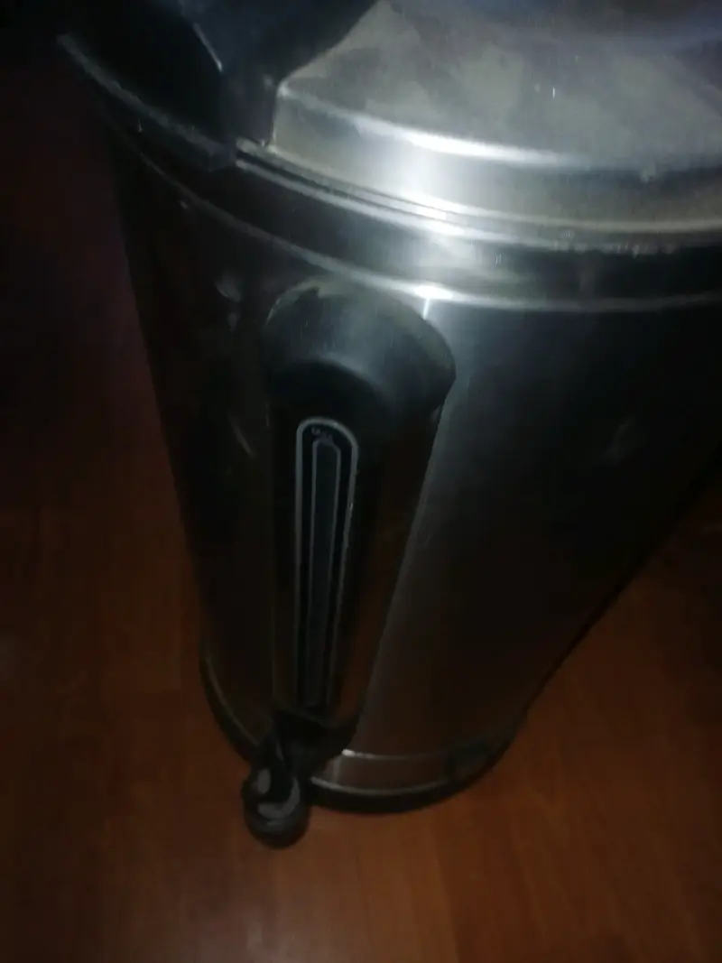 Olla eléctrica de acero inoxidable con grifo - 2