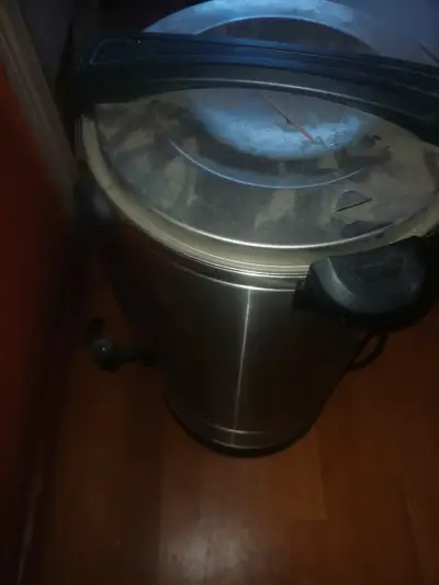 Olla eléctrica de acero inoxidable con grifo - miniatura 3
