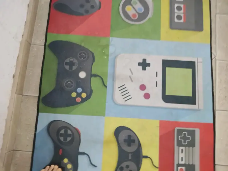 Alfombra decorativa con diseño de controles de videojuegos - 5