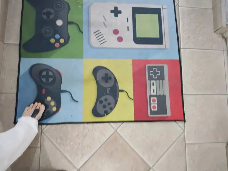 Alfombra decorativa con diseño de controles de videojuegos - 6