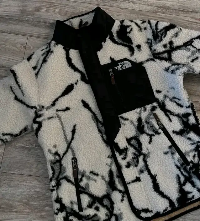 Chaqueta de lana The North Face blanca y negra - 2