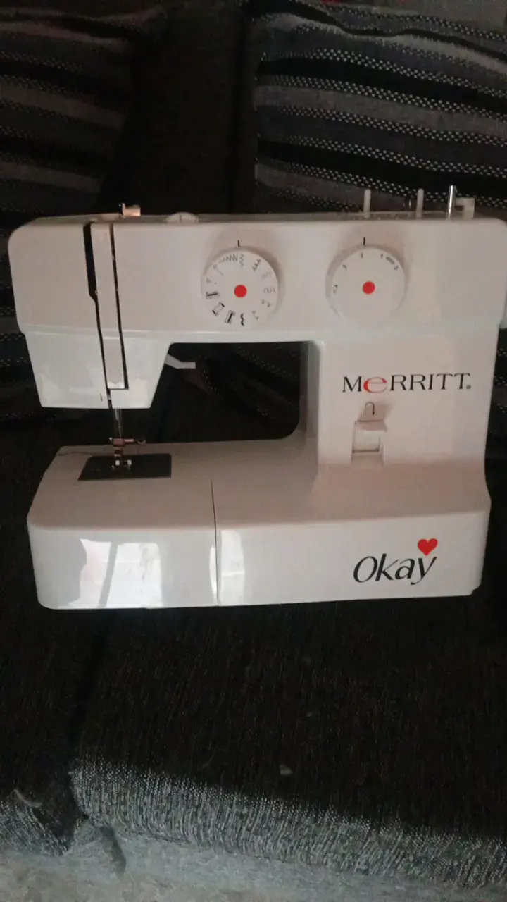 Máquina de Coser Merritt Okay Compacta