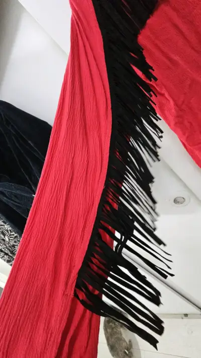Camisa  vaquera roja con flecos y bordados - miniatura 3