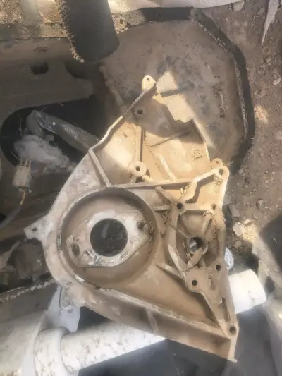 Culata de motor usada para repuestos - miniatura 3