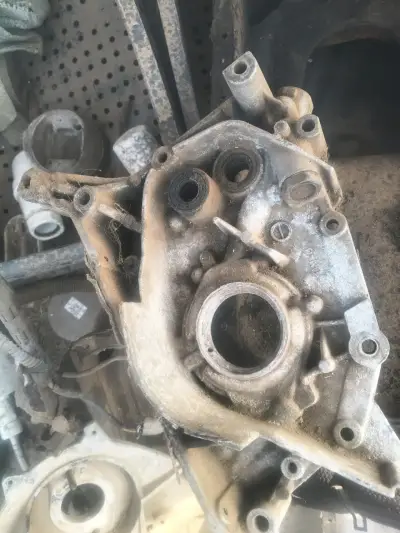 Culata de motor usada para repuestos - miniatura 4