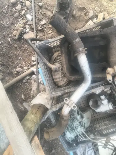 Culata de motor usada para repuestos - miniatura 5
