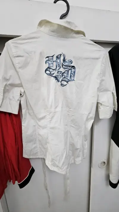 Blusa Harley  davidson blanca con diseño bordado - miniatura 1