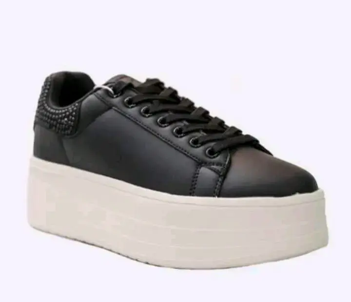 Zapatillas negras con plataforma alta