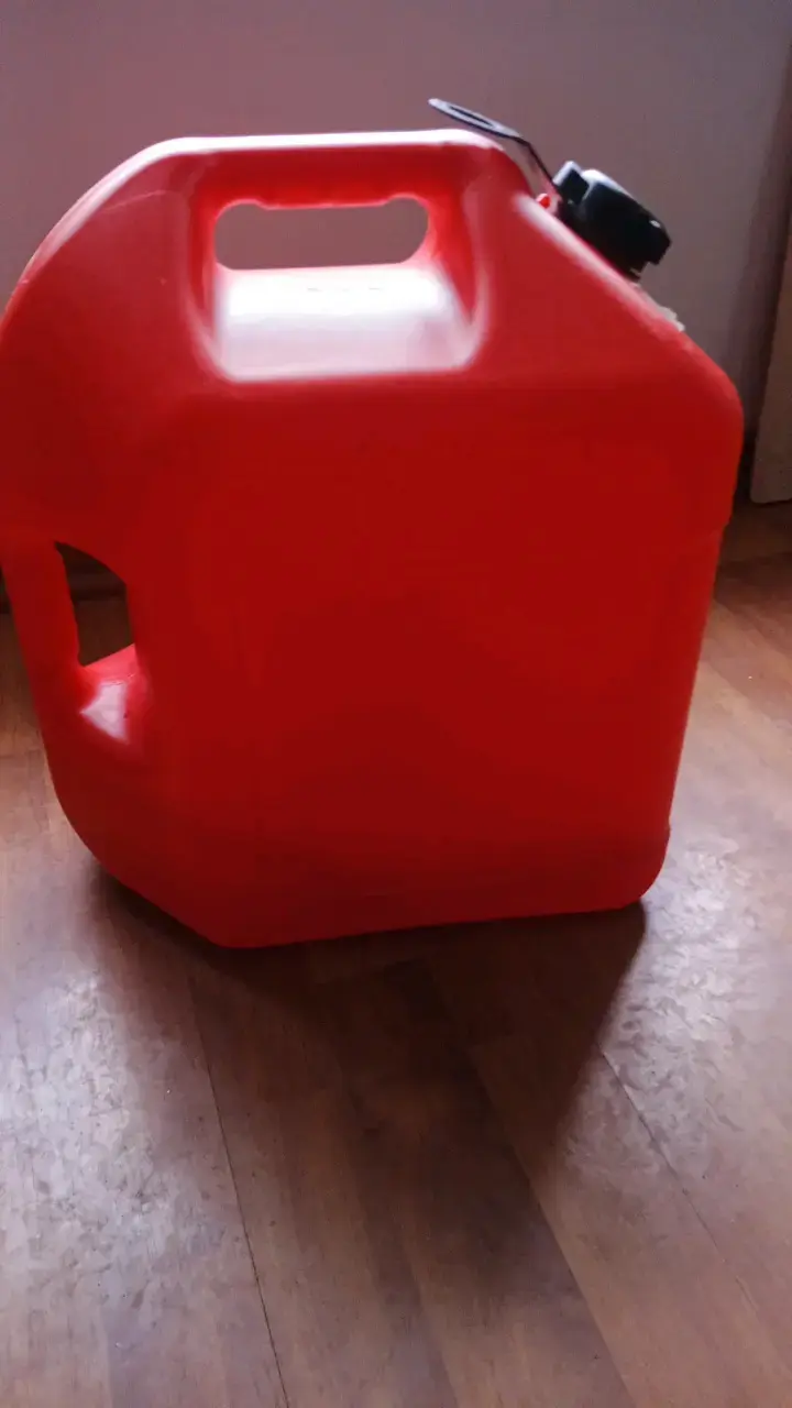 Bidón de gasolina rojo 20L con tapa segura - 4