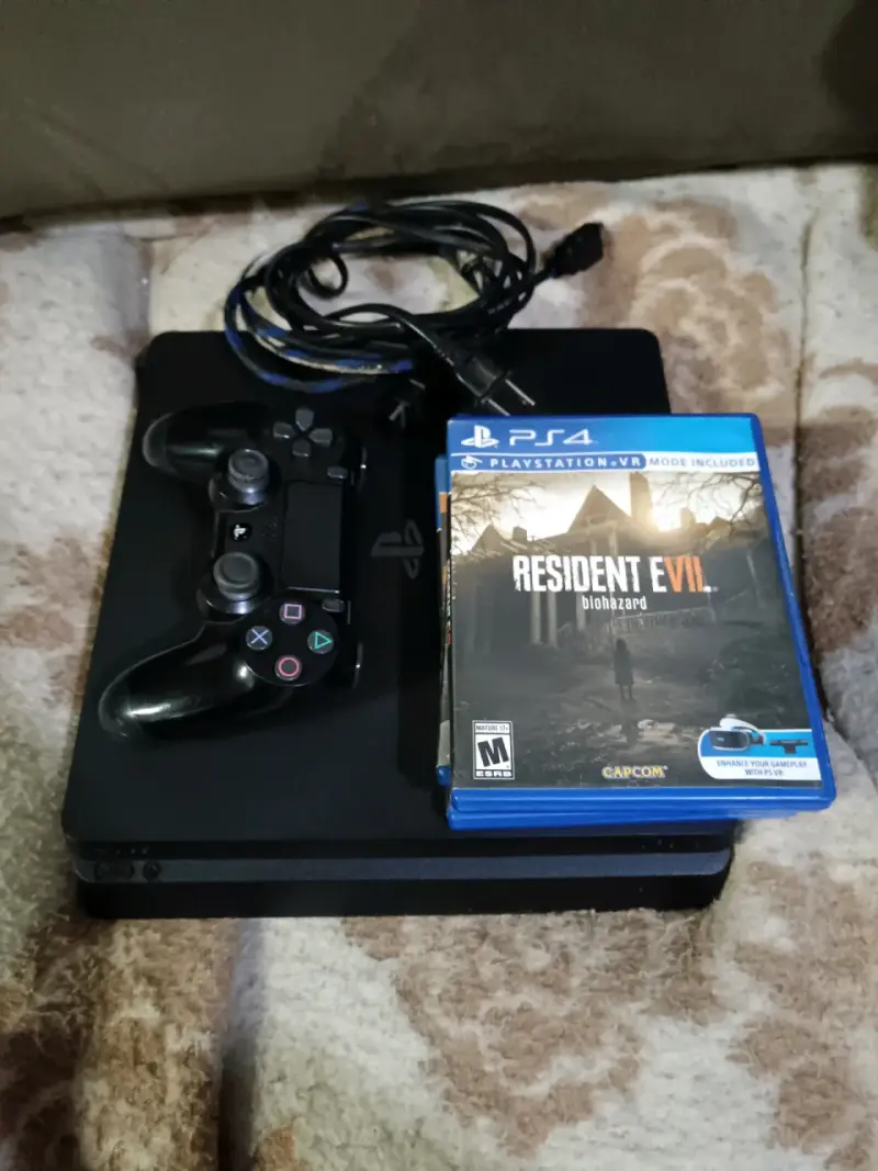 Consola PS4 con juegos Resident Evil, Watch Dogs 2 y Payday 2 - 2