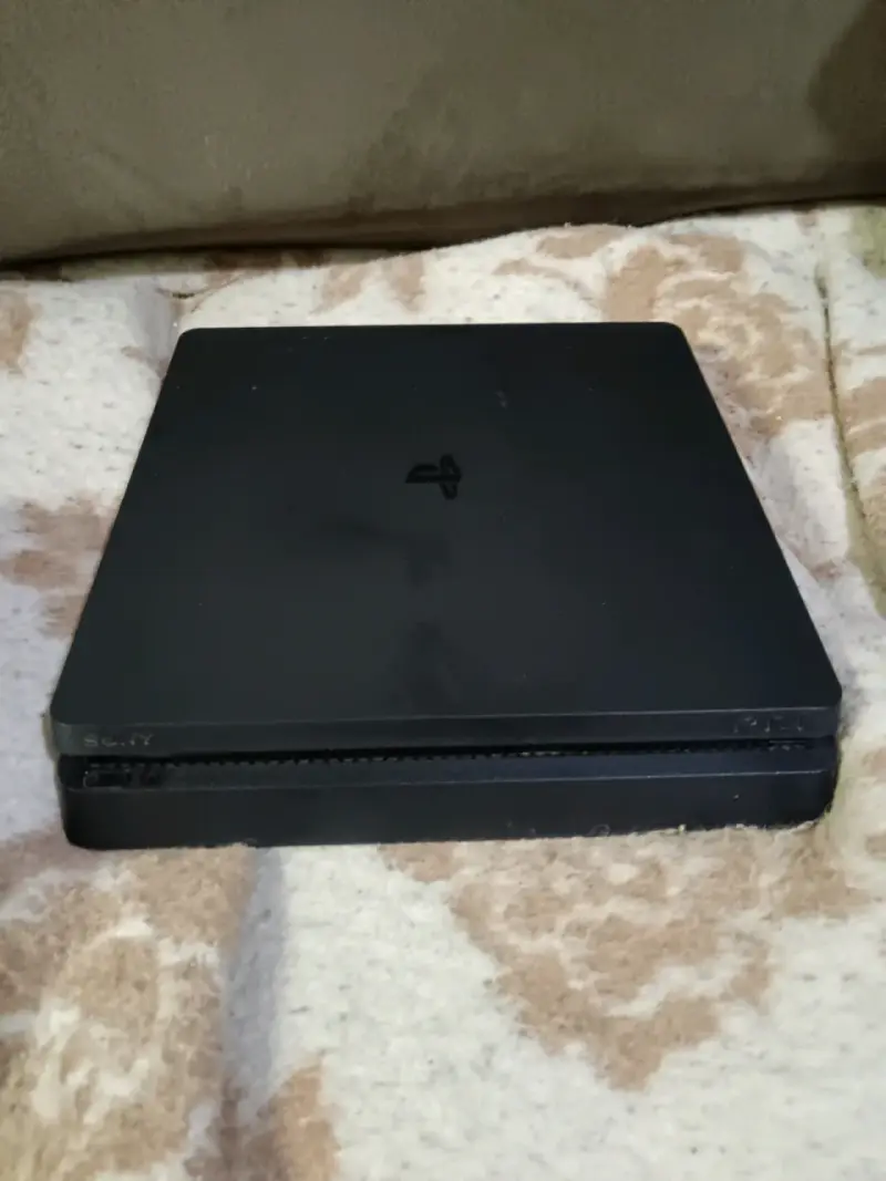 Consola PS4 con juegos Resident Evil, Watch Dogs 2 y Payday 2 - 6