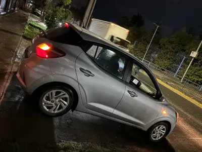 Hyundai Grand i10 Hatchback 2020 en buen estado - miniatura 2