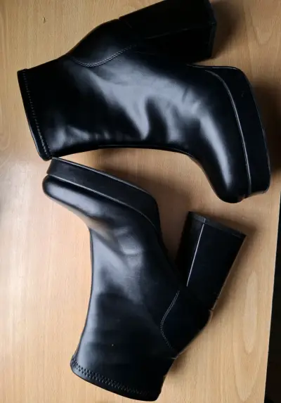 Botines de cuero negro con tacón alto - miniatura 1