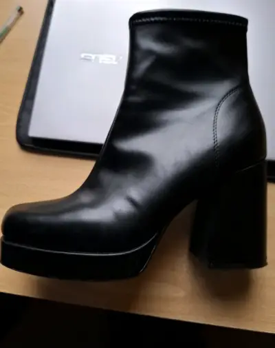 Botines de cuero negro con tacón alto - miniatura 4