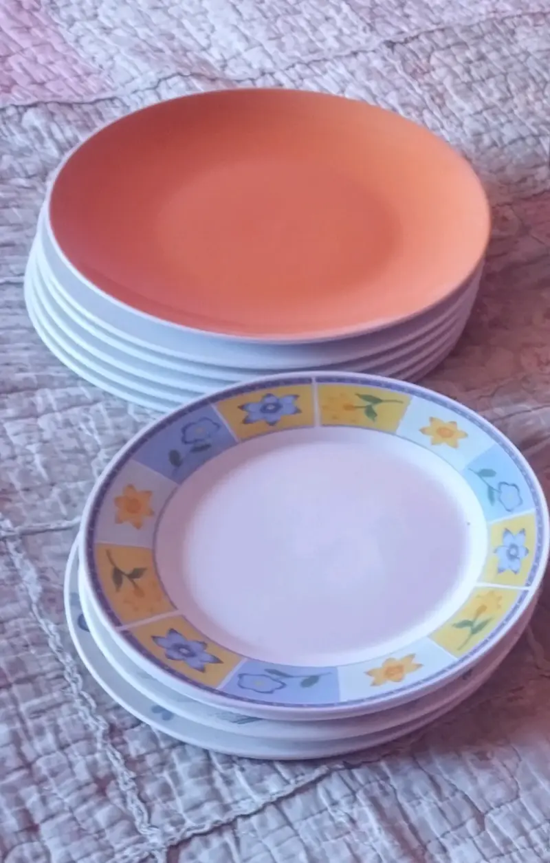 Juego de platos de cerámica coloridos