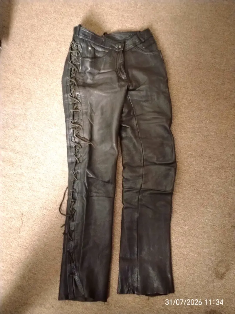 Pantalones de cuero negro con cordones laterales - 3