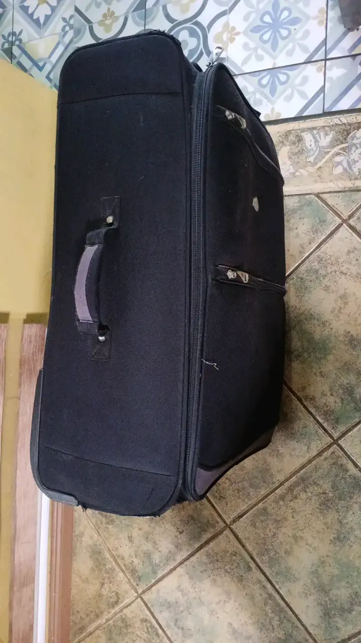 Maleta de viaje negra con ruedas - 3