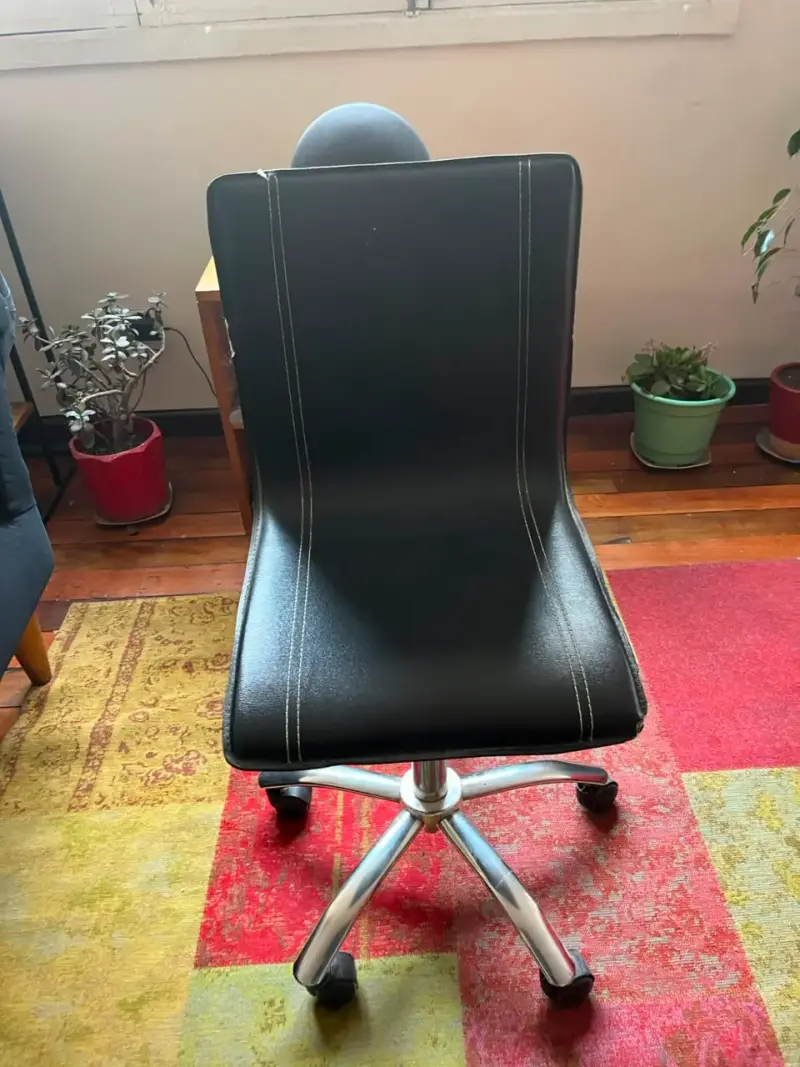 Silla de oficina giratoria negra - 2