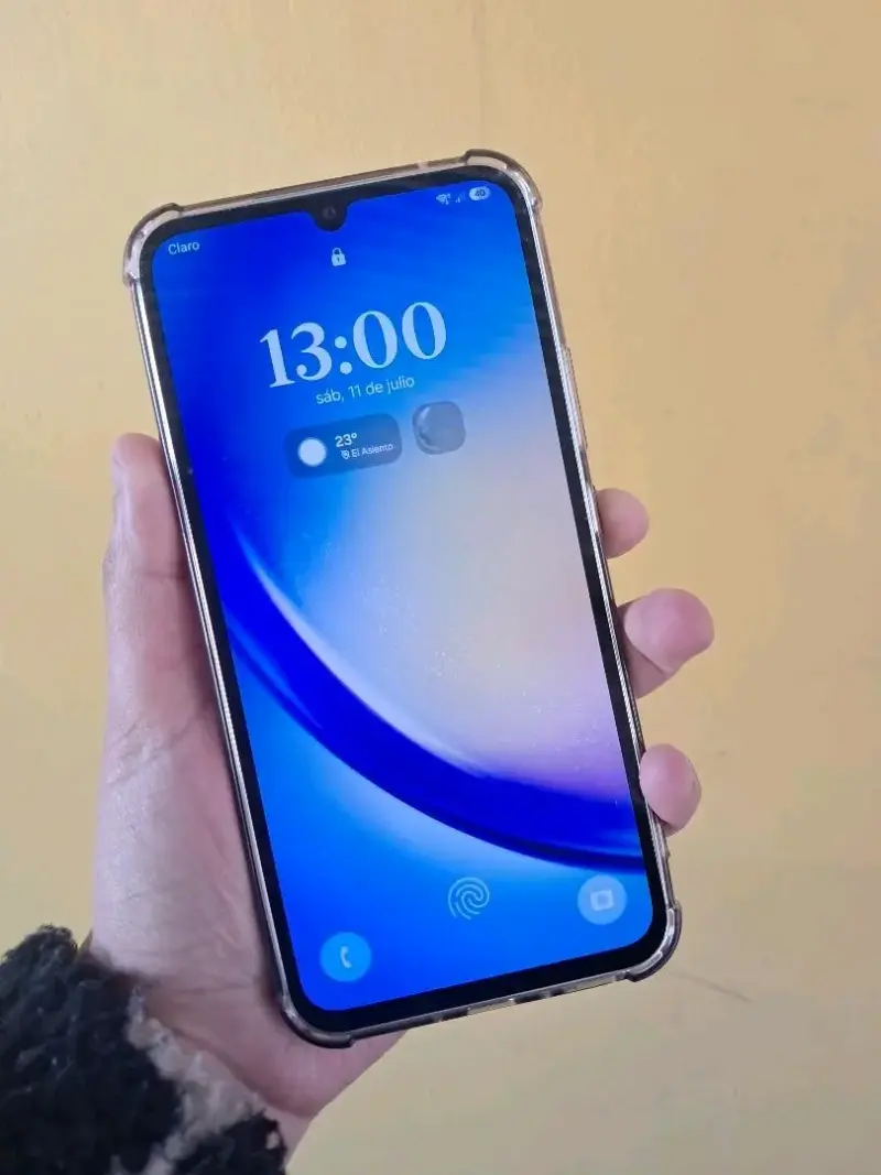 Smartphone con triple cámara trasera - 1