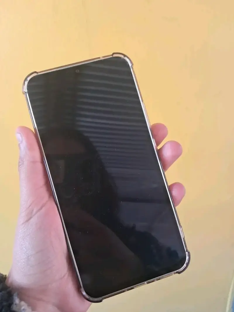 Smartphone con triple cámara trasera - 2