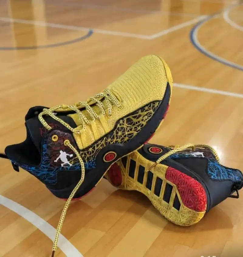 Zapatillas deportivas amarillas para baloncesto - 1