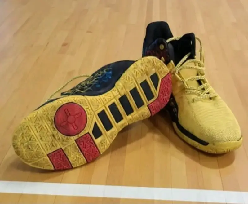 Zapatillas deportivas amarillas para baloncesto - 2