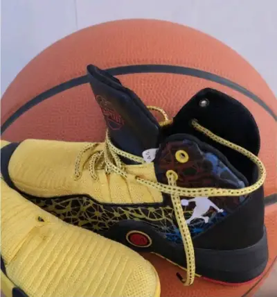 Zapatillas deportivas amarillas para baloncesto - miniatura 6